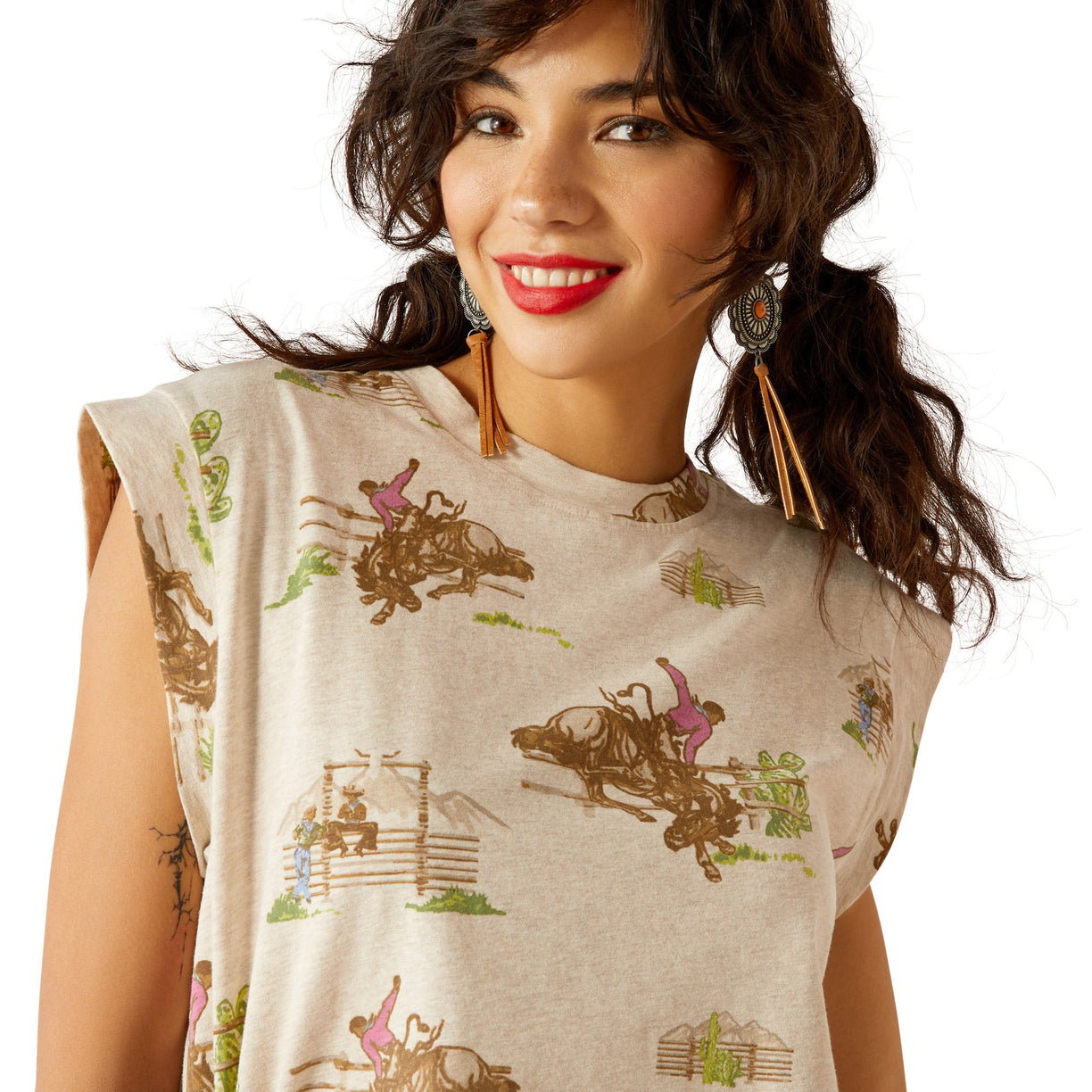 Ariat Women's Britney Tee in beige with bull rider print - Detail